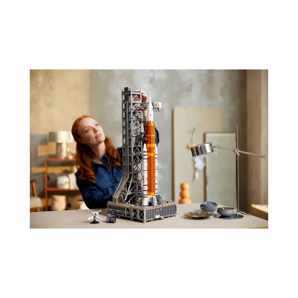 LEGO 10341 Icons NASA Artemis Space Launch System