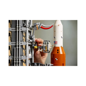 LEGO 10341 Icons NASA Artemis Space Launch System